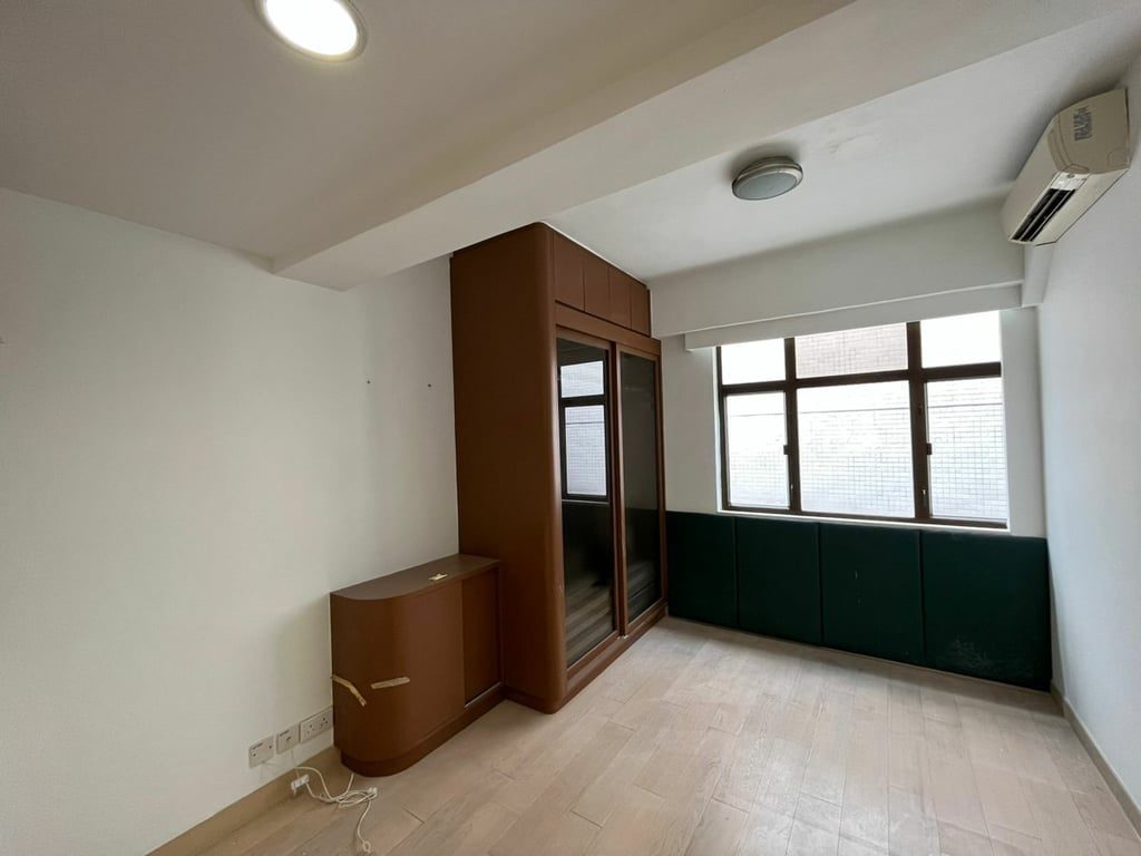 photo 6 — Sunrise Court, Happy Valley