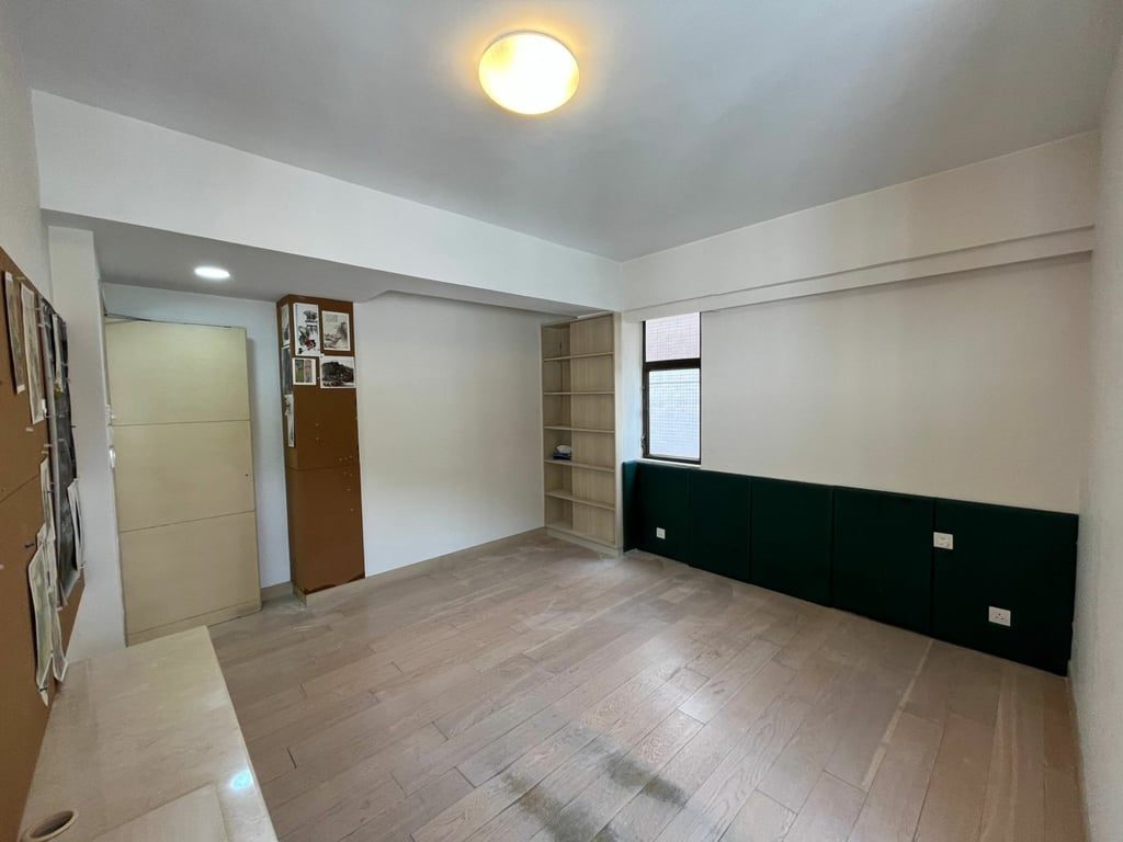photo 10 — Sunrise Court, Happy Valley