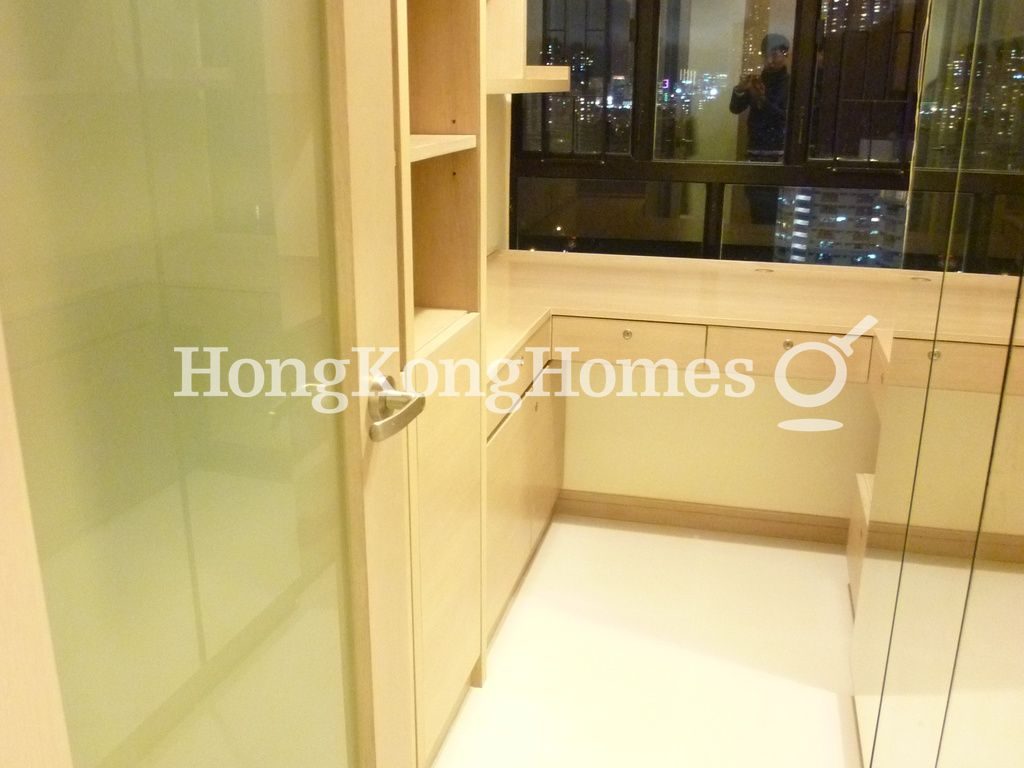 Walk-in Closet in Master Bedroom — Illumination Terrace I, Tai Hang