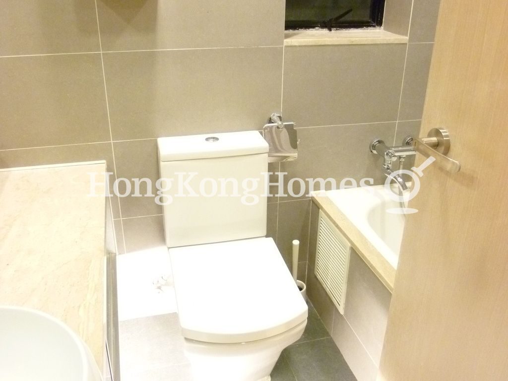 Master Bathroom — Illumination Terrace I, Tai Hang