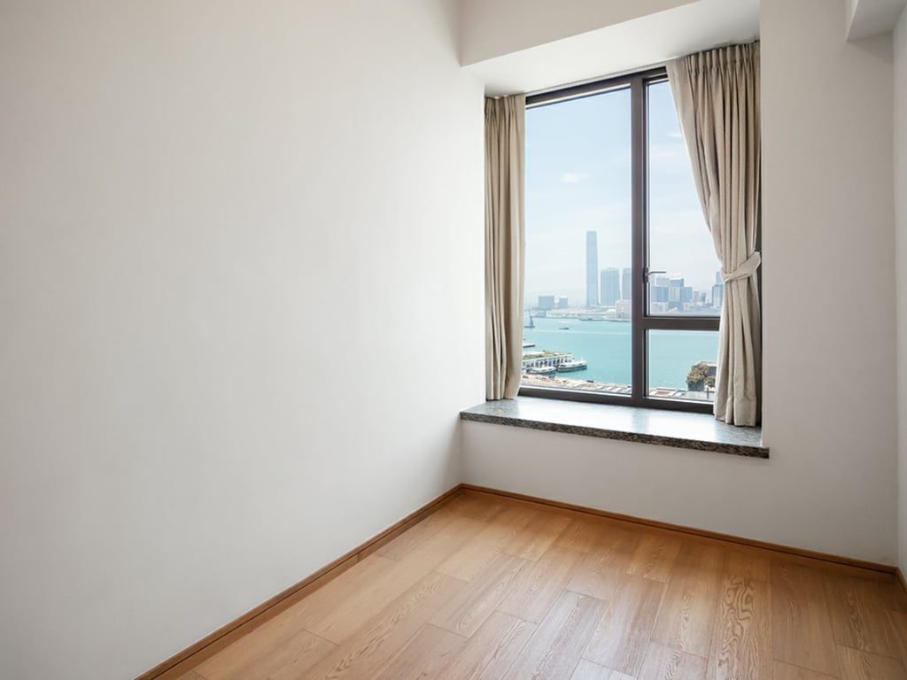 photo 4 — The Gloucester, Wan Chai