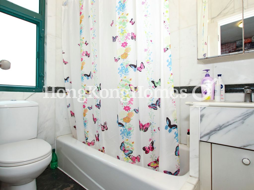 Master Bathroom — Peaksville - Block 02, Mid-levels West