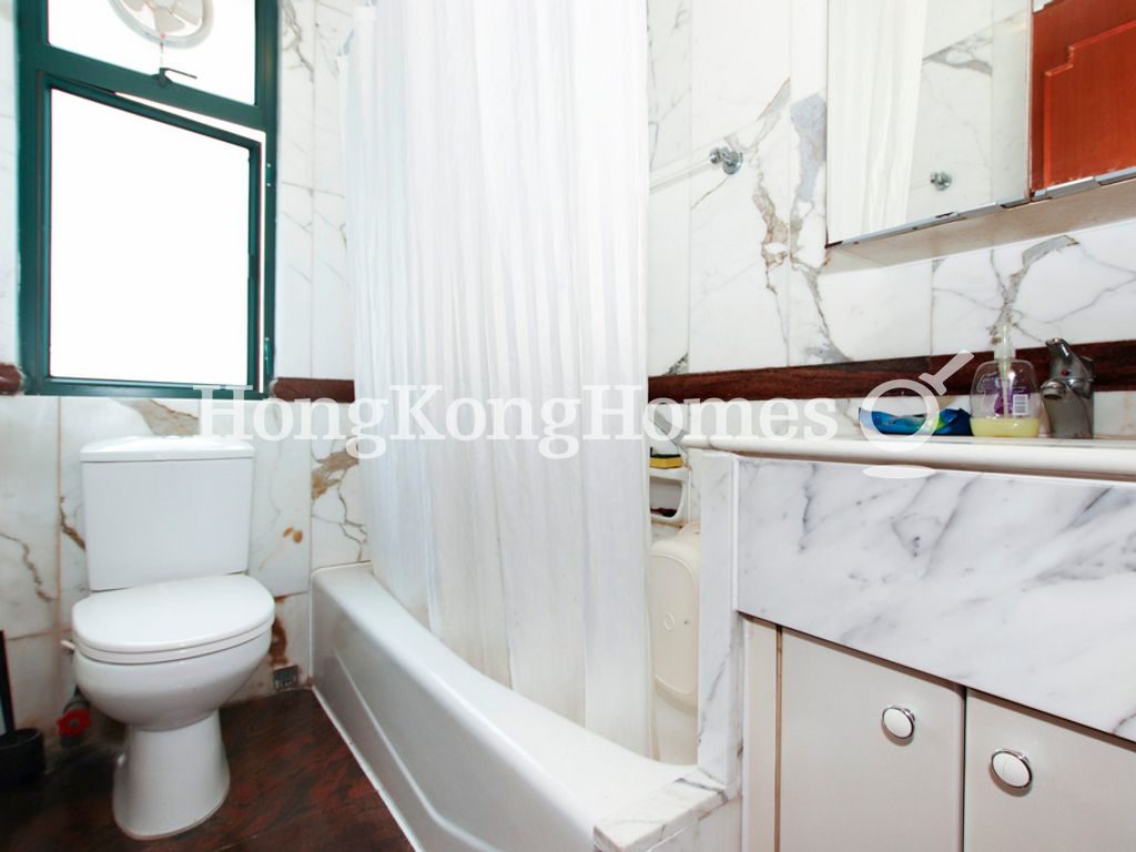 Guest Bathroom — Peaksville - Block 02, Mid-levels West