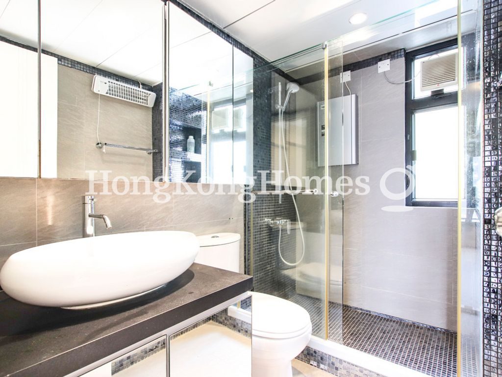 Master Bathroom — Vantage Park - Block 02, Mid-levels West