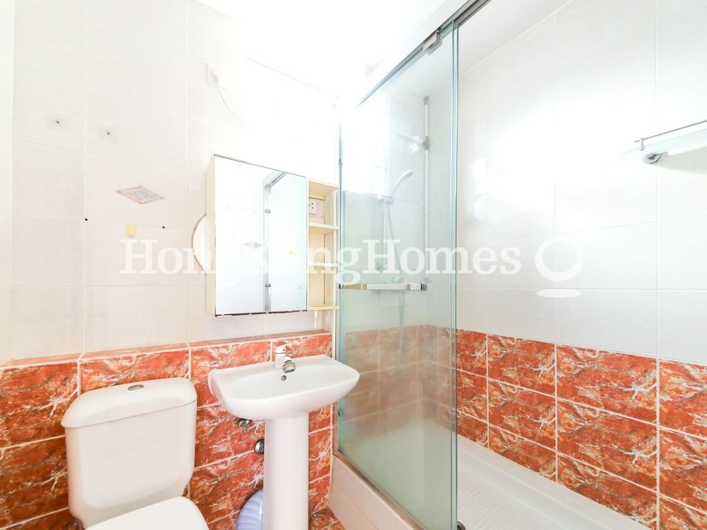 Master Bathroom — Taikoo Shing - Kai Tien Mansion, Taikoo Shing