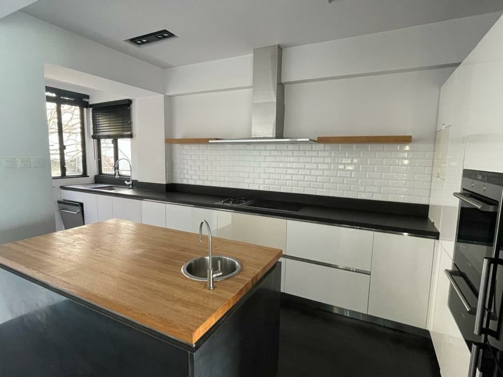 photo 2 — Bayview Court, Pok Fu Lam