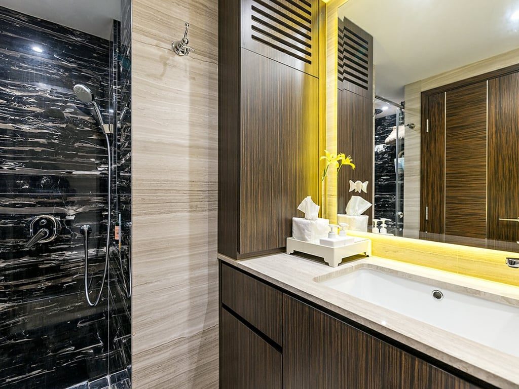 photo 5 — Silver Jubilee Mansion, Sheung Wan