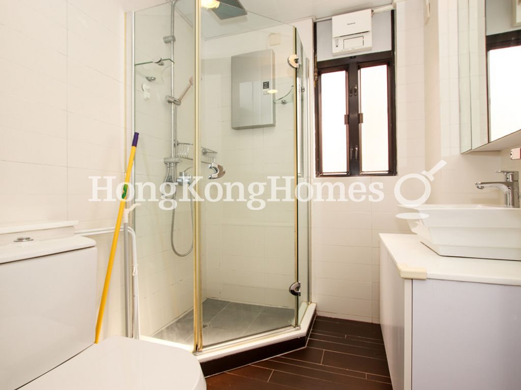 Guest Bathroom — Manor Court, Happy Valley