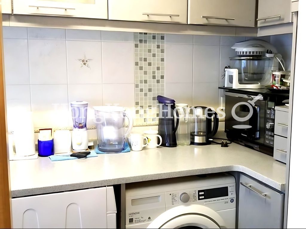 Kitchen — Crescent Heights, Mid-levels East