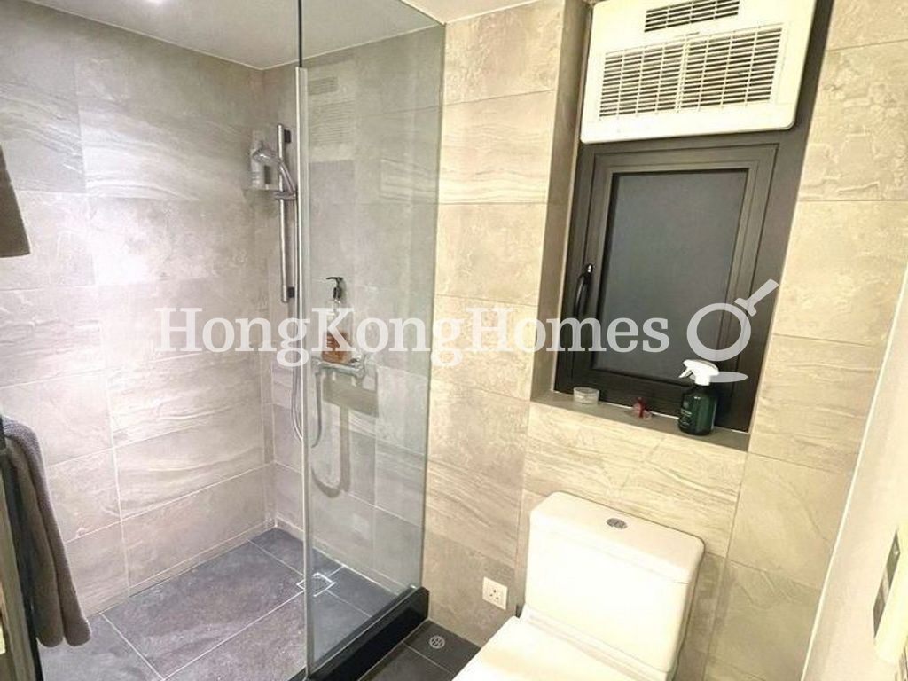 Master Bathroom — Kent Mansion, North Point