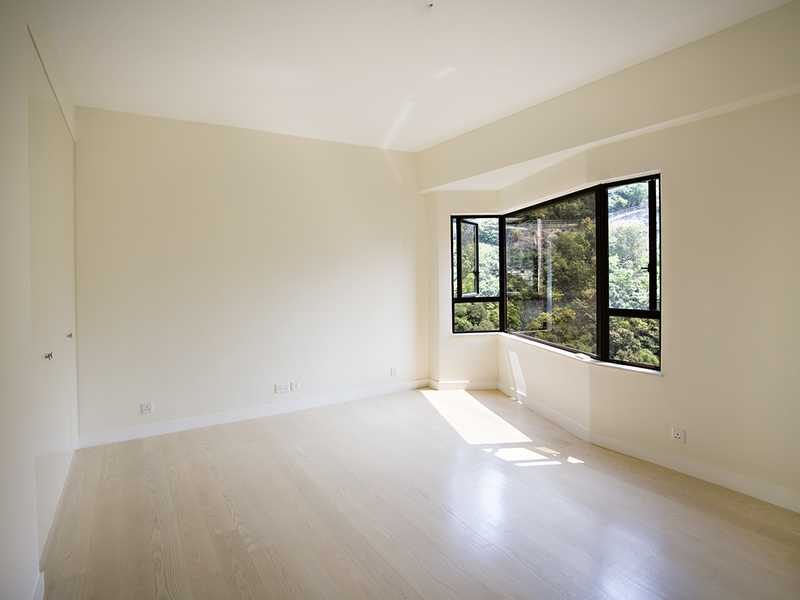 photo 11 — Ruby Court, South Bay