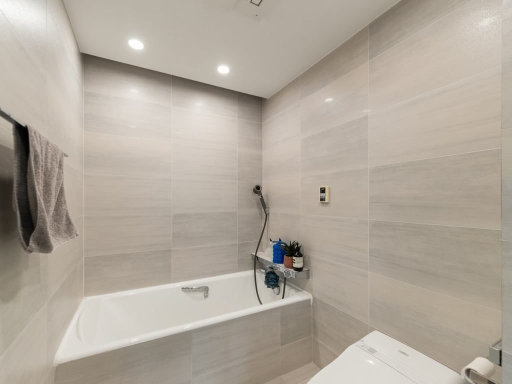 photo 11 — Gallant Place, Mid Levels East