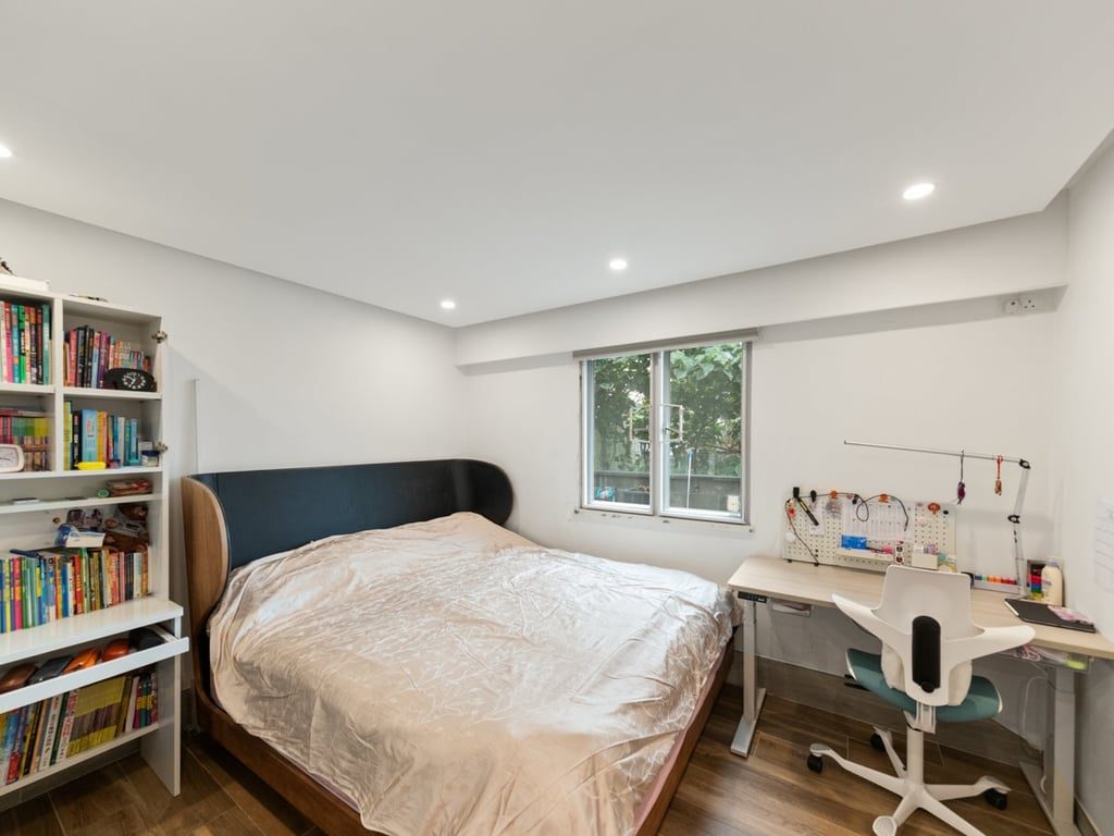 photo 10 — Gallant Place, Mid Levels East