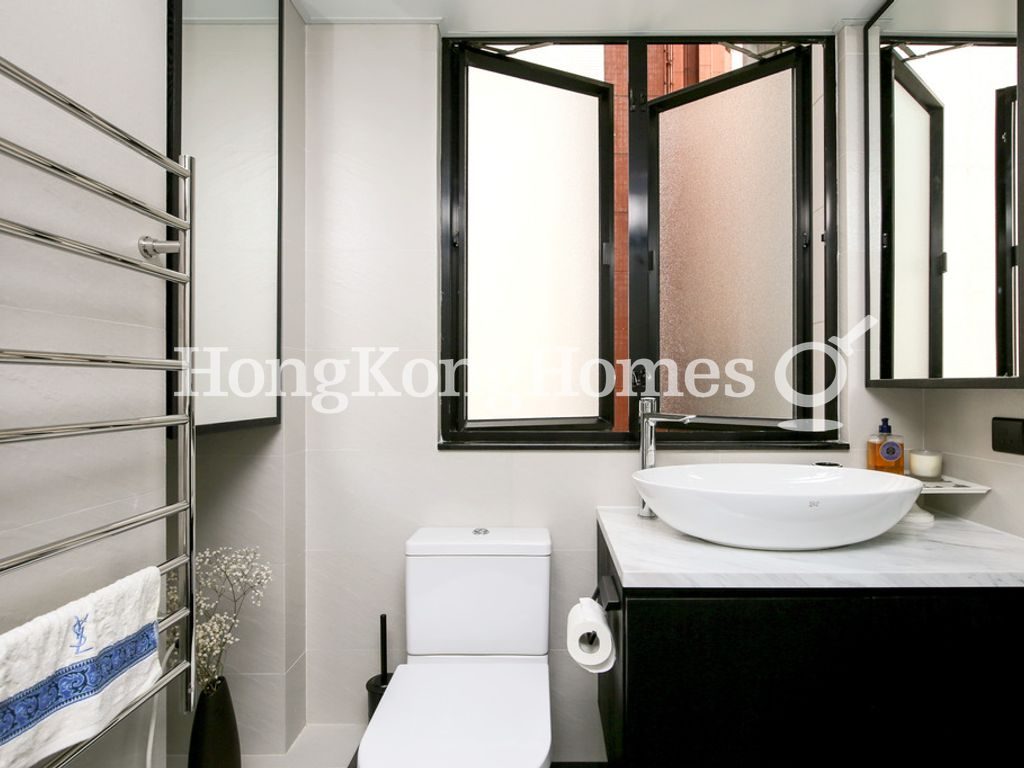 Bathroom — Bonham Strand, 142 - 46, Sheung Wan