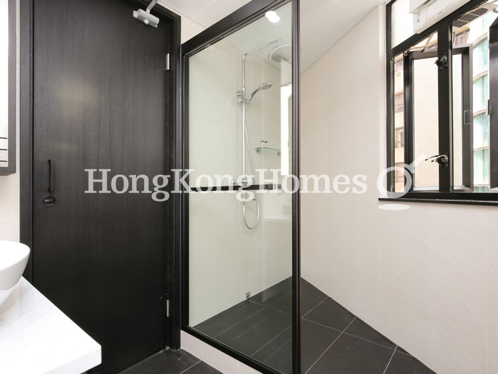 Bathroom — Bonham Strand, 142 - 46, Sheung Wan