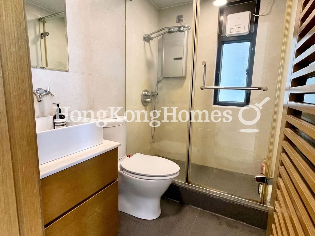 Master Bathroom — Vantage Park - Block 01, Mid-levels West