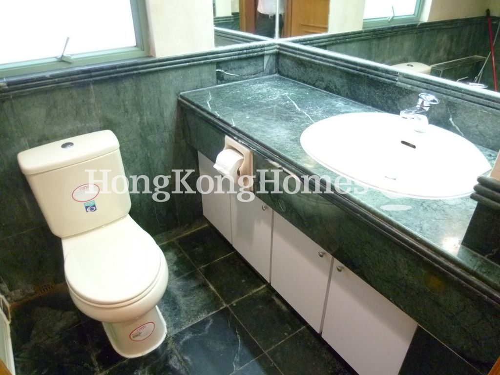 Master Bathroom — Goldwin Heights, Mid-levels West