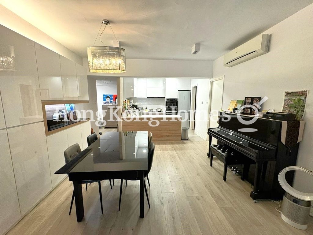 Living and Dining Room — Kent Mansion, North Point