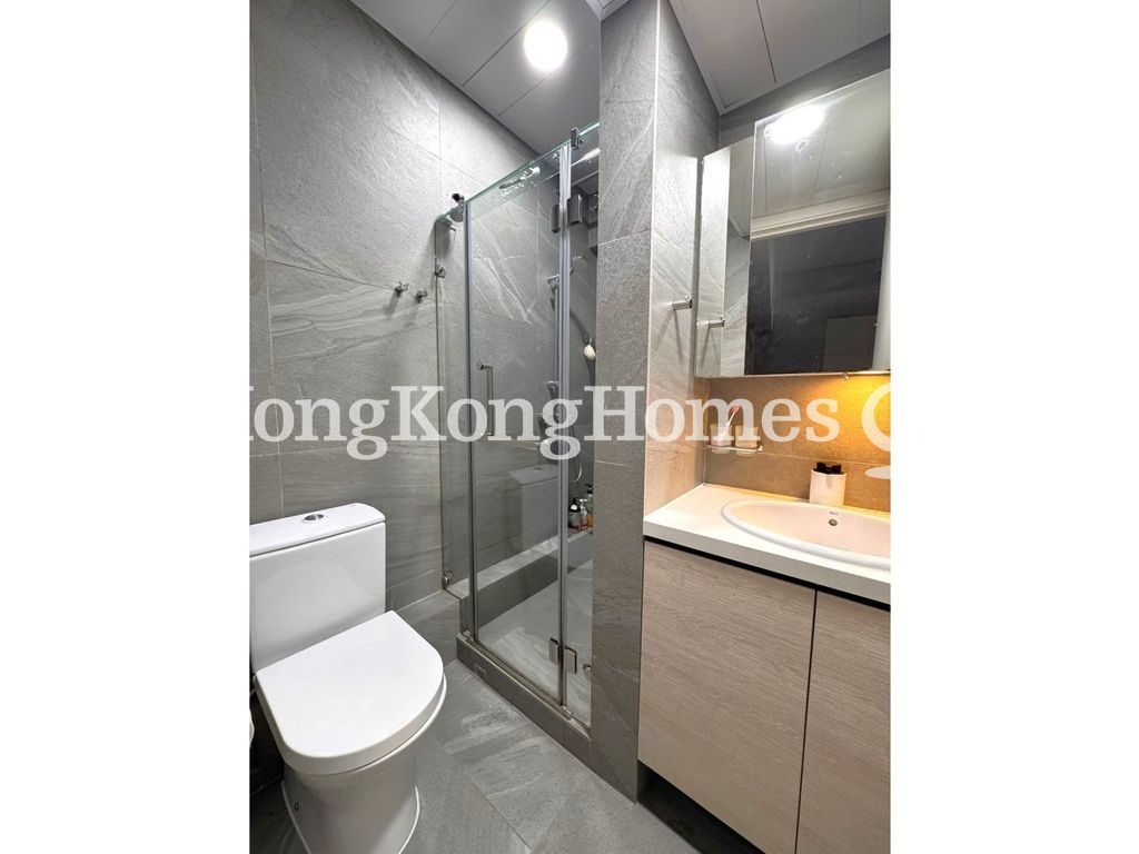 Guest Bathroom — Kent Mansion, North Point