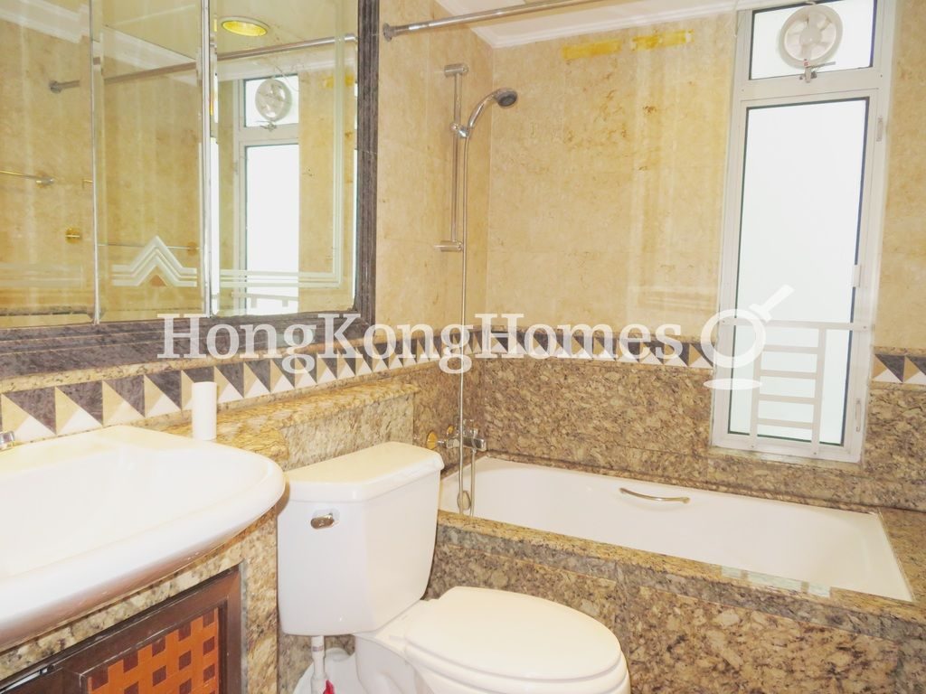 Guest Bathroom — Hillview Court - Block 07, Sai Kung