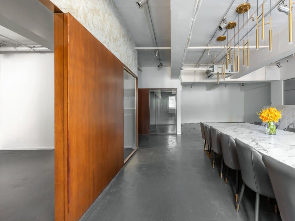 photo 9 — Derrick Industrial Building, Wong Chuk Hang