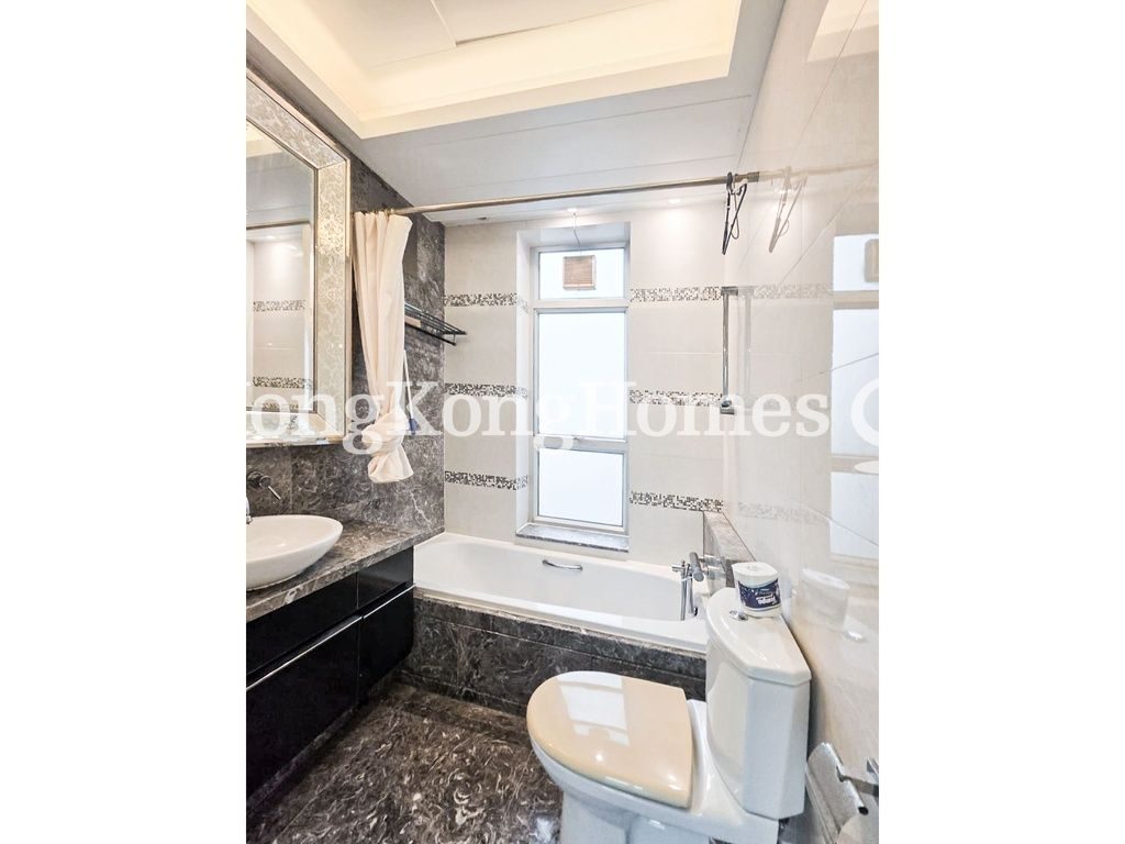 Guest Bathroom — Casa 880, Quarry Bay