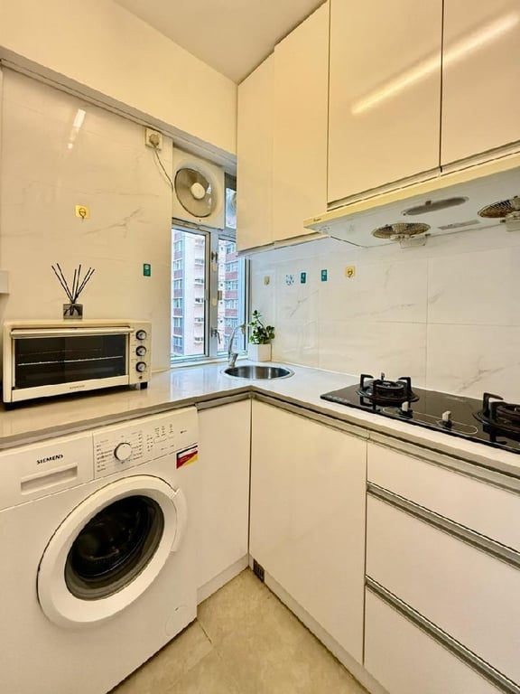 photo 3 — Wealth Building, Sai Ying Pun