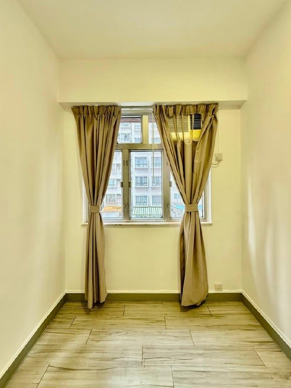 photo 4 — Wealth Building, Sai Ying Pun