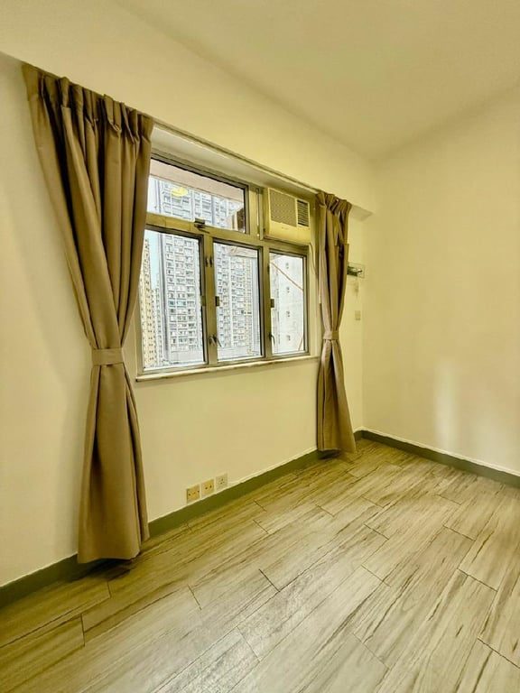 photo 6 — Wealth Building, Sai Ying Pun