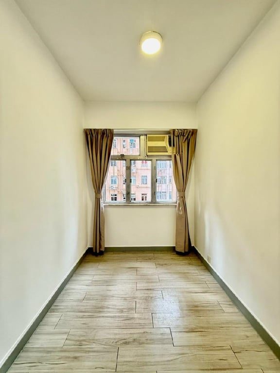 photo 7 — Wealth Building, Sai Ying Pun