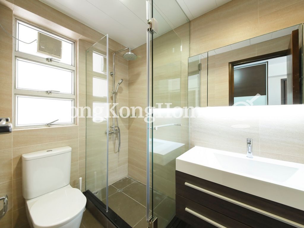Master Bathroom — Baguio Villa - Block 22, Pokfulam