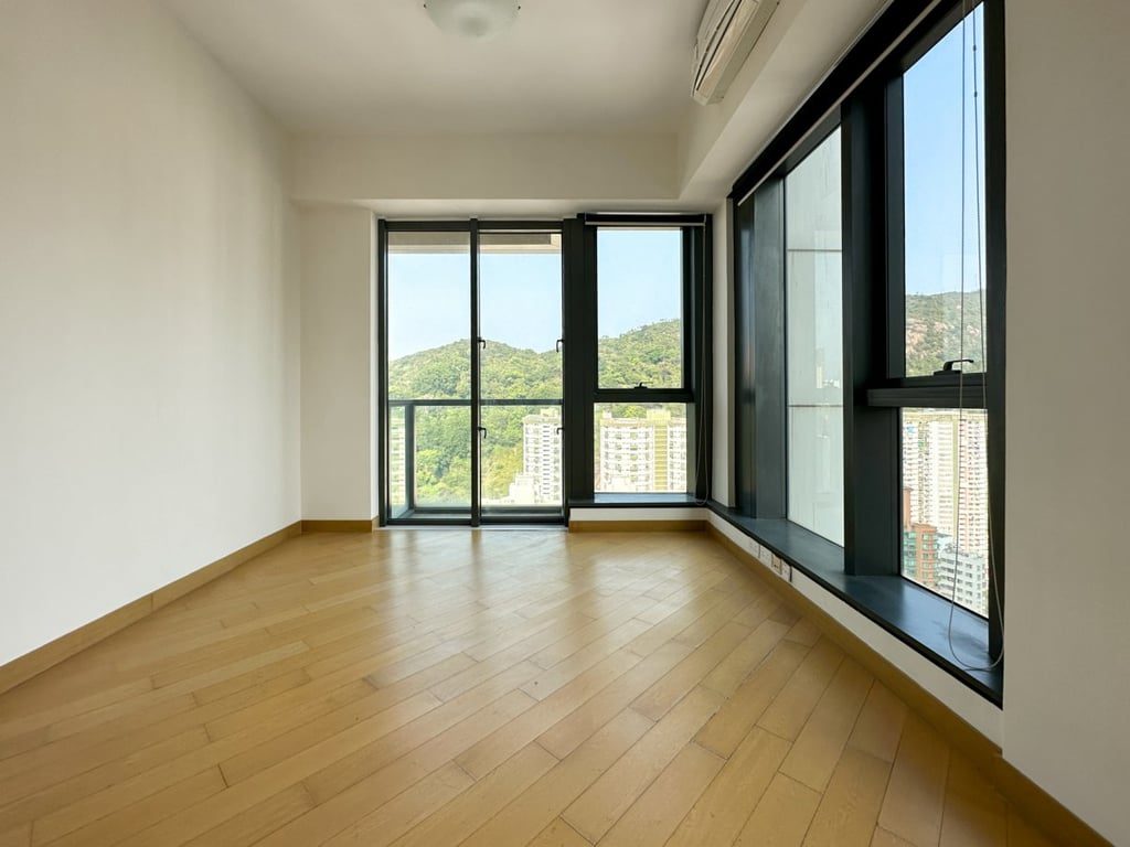 photo 4 — Warrenwoods, Tai Hang