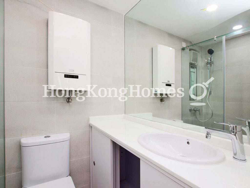 Master Bathroom — Conduit Tower, Mid-levels West