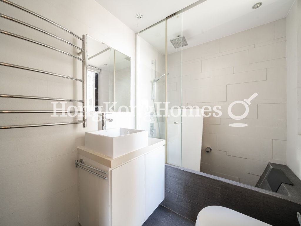 Guest Bathroom — Euston Court - Block 02, Mid-levels West