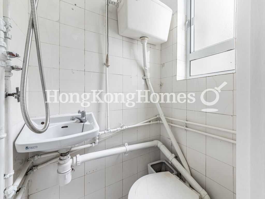 Maid's Washroom — Four Winds, Pokfulam