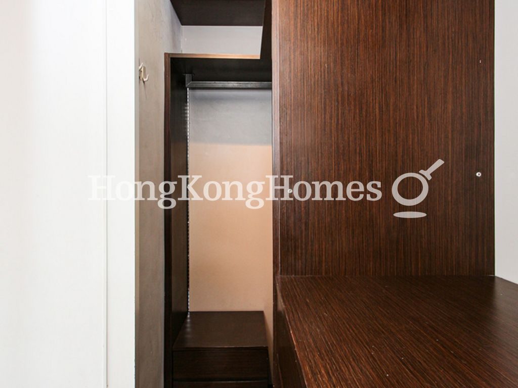 Walk-in Closet in Bedroom — Goodwill Garden, Sai Ying Pun