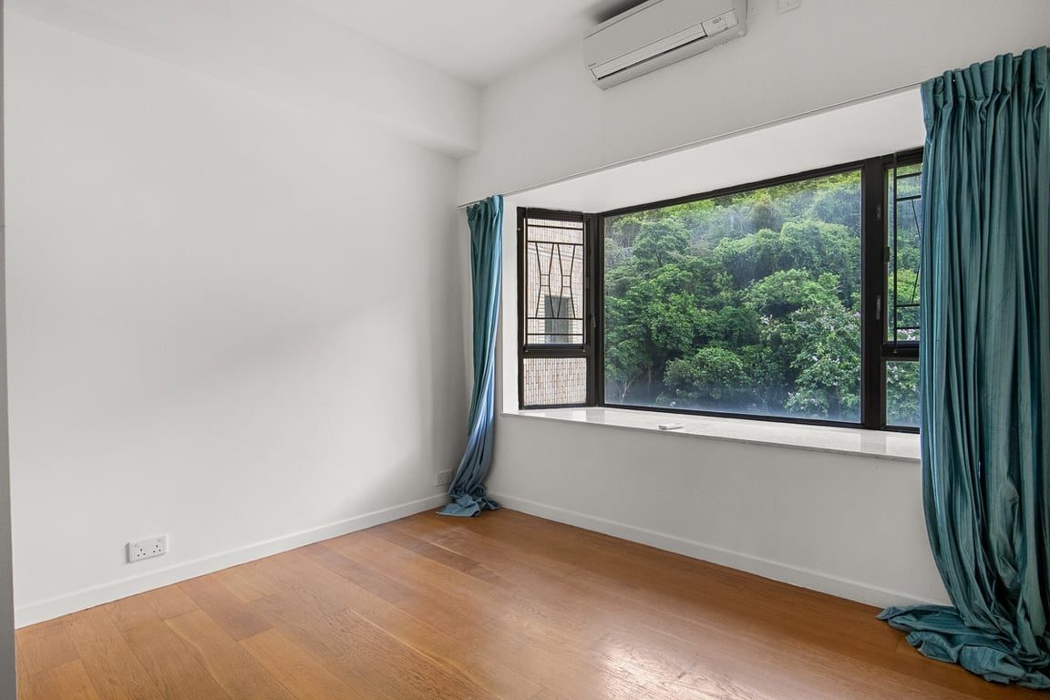 photo 7 — Ruby Court, South Bay