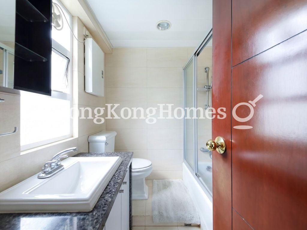 Master Bathroom — Grandview Tower - Block B, Mid-levels East