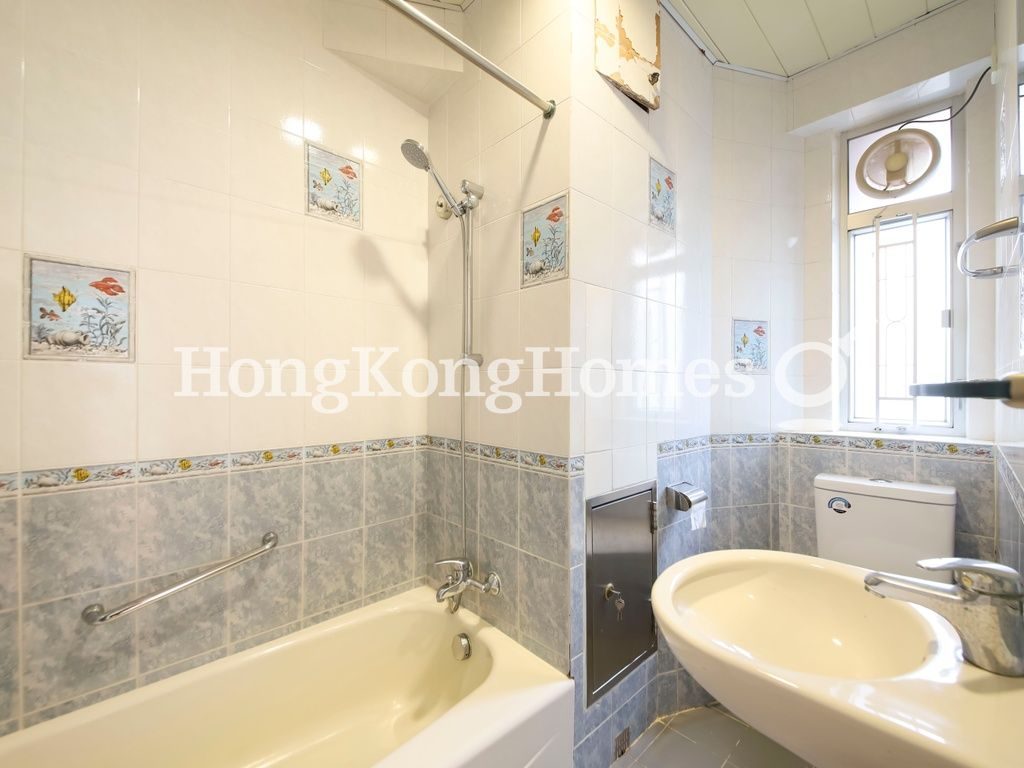 Master Bathroom — Jing Tai Garden Mansion, Mid-levels West