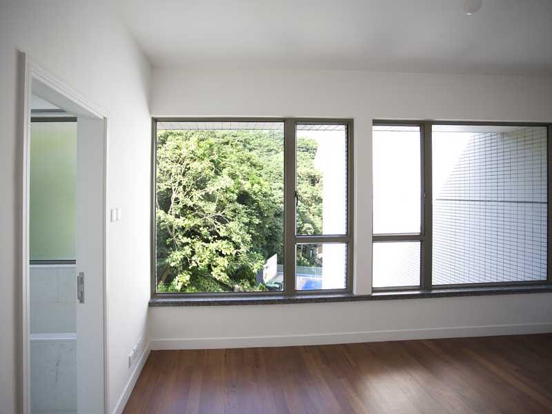 photo 10 — Mount Austin Estate, The Peak