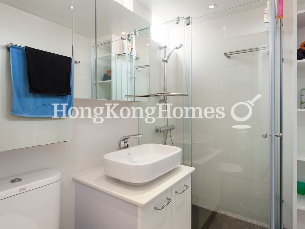 Guest Bathroom — Phase 1 - Beach Village - Seahorse Lane - Block 08, Discovery Bay