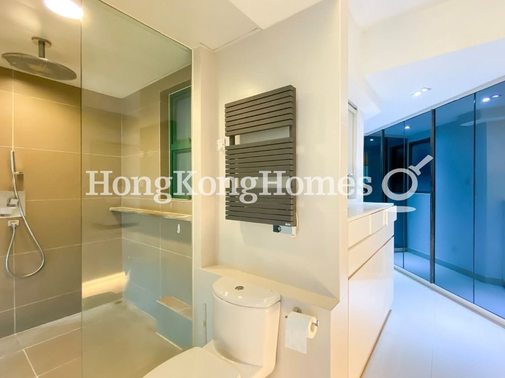 Master Bathroom — Phase13 - Chianti - Block 03 - The Hemex, Discovery Bay