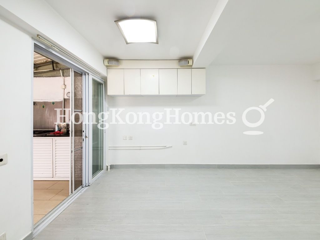 Studio — Tung Cheung Building, Sai Ying Pun