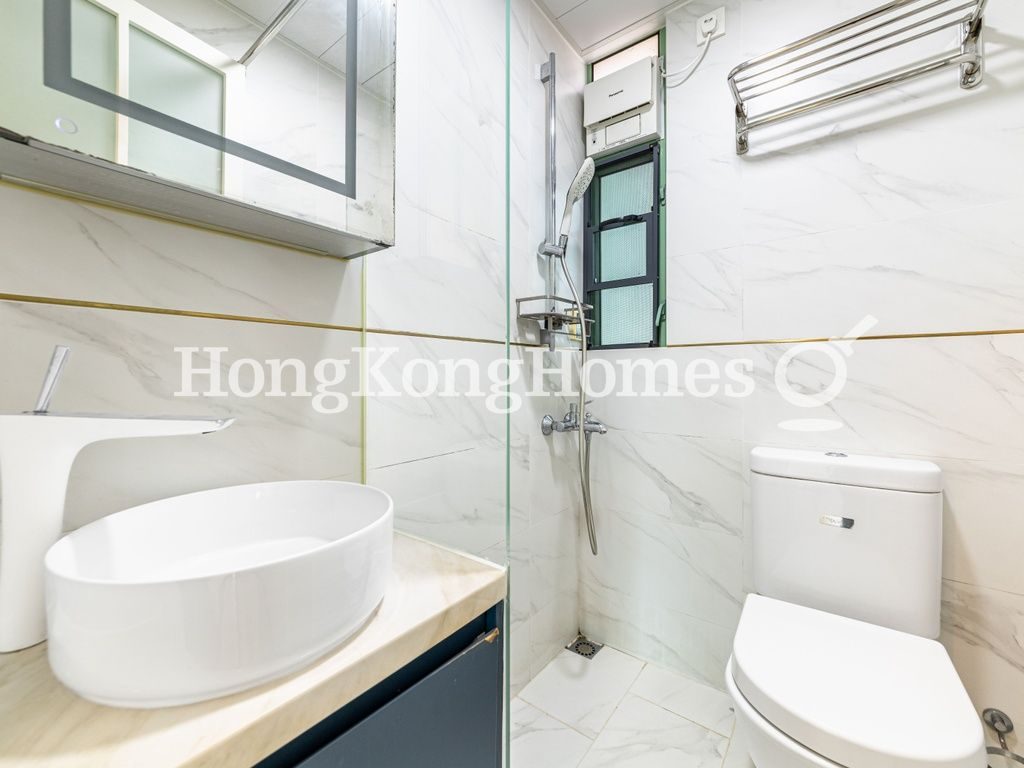 Guest Bathroom — Royal Court, Mid-levels Central