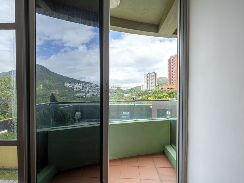 photo 4 — The Rozlyn, Repulse Bay