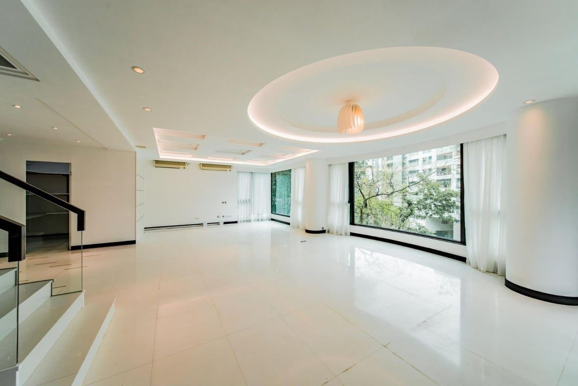 photo 2 — 8 Shiu Fai Terrace, Mid Levels East
