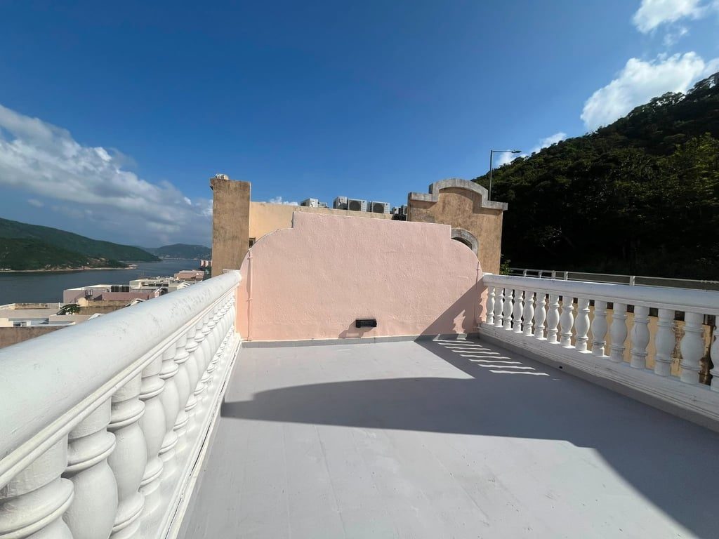 photo 3 — Redhill Peninsula - Palm Drive, Tai Tam
