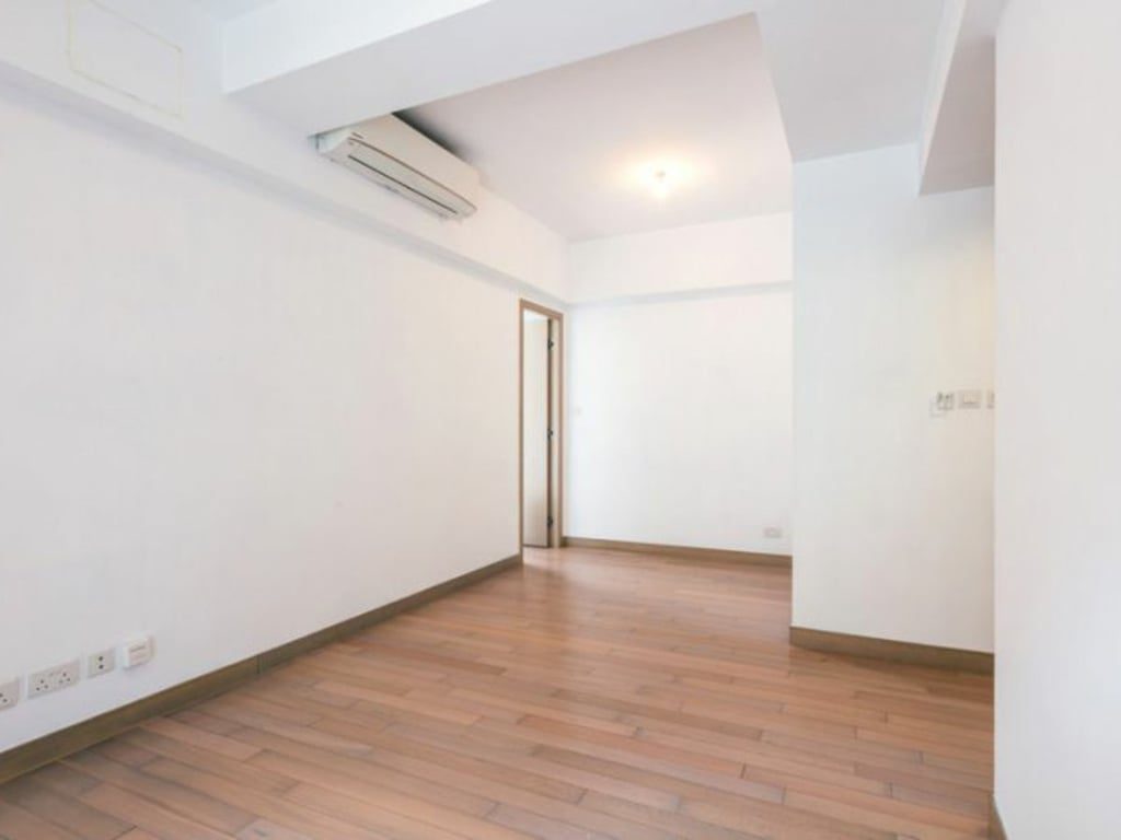 photo 3 — The Oakhill, Wan Chai