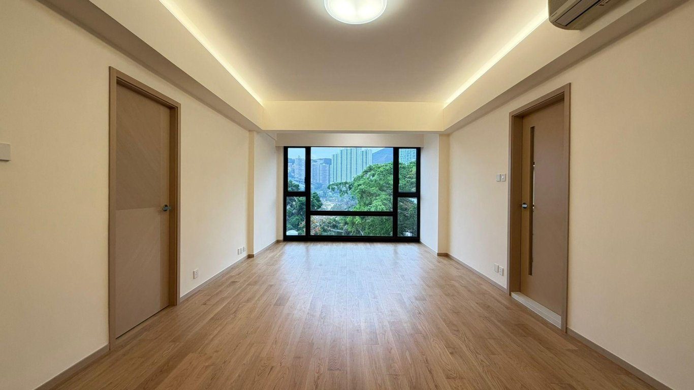 photo 2 — Splendour Villa, South Bay