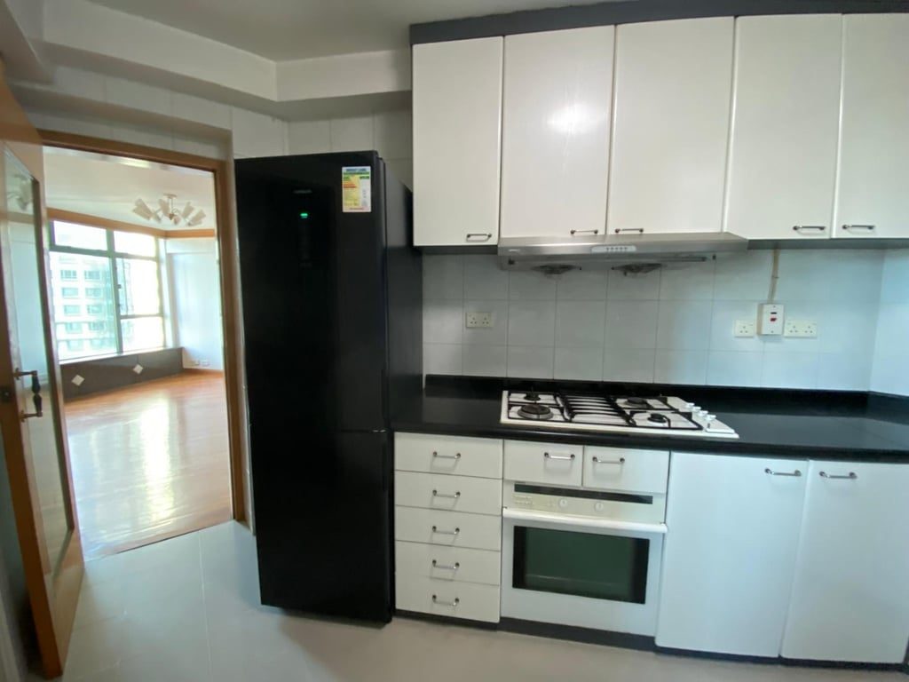 photo 3 — Robinson Place, Mid Levels West